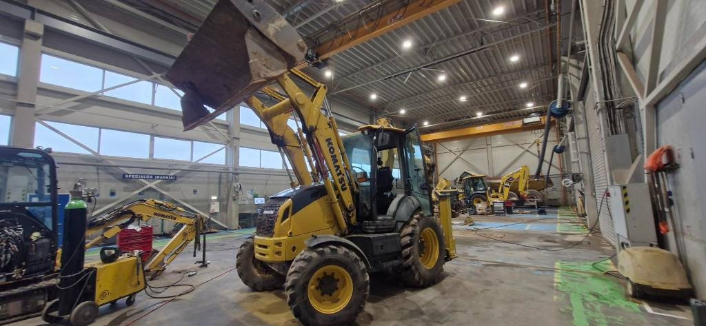 Komatsu WB 93 R-8 - Екскаватор-навантажувач: фото 1 Komatsu WB 93 R-8 - Екскаватор-навантажувач: фото 1