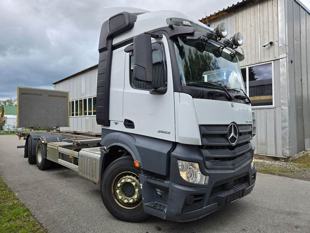 Mercedes-Benz ACTROS 2553 6X2 LAGAB - Контейнеровоз/ Змінний кузов вантажівка: фото 4 Mercedes-Benz ACTROS 2553 6X2 LAGAB - Контейнеровоз/ Змінний кузов вантажівка: фото 4