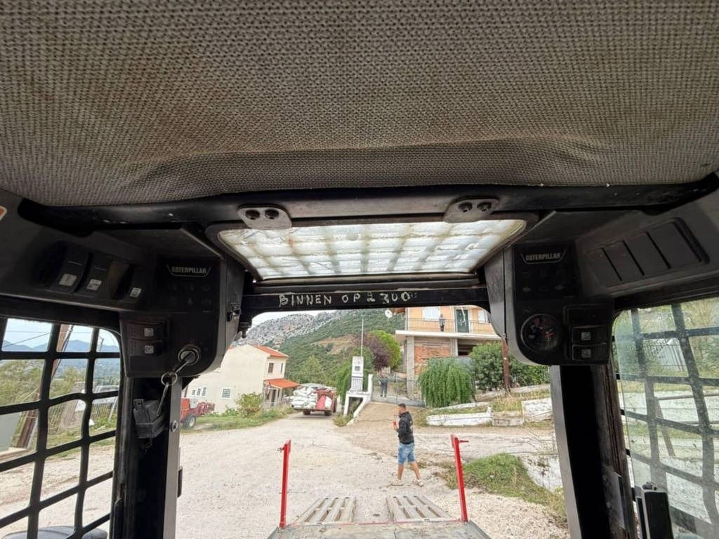 CAT 216 - Міні-навантажувач: фото 5 CAT 216 - Міні-навантажувач: фото 5