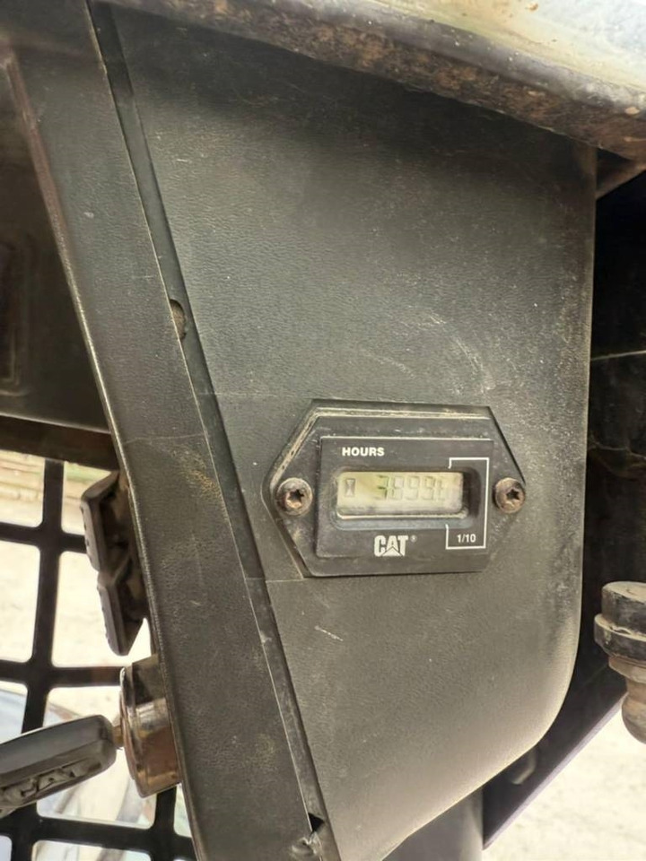 CAT 216 - Міні-навантажувач: фото 4 CAT 216 - Міні-навантажувач: фото 4