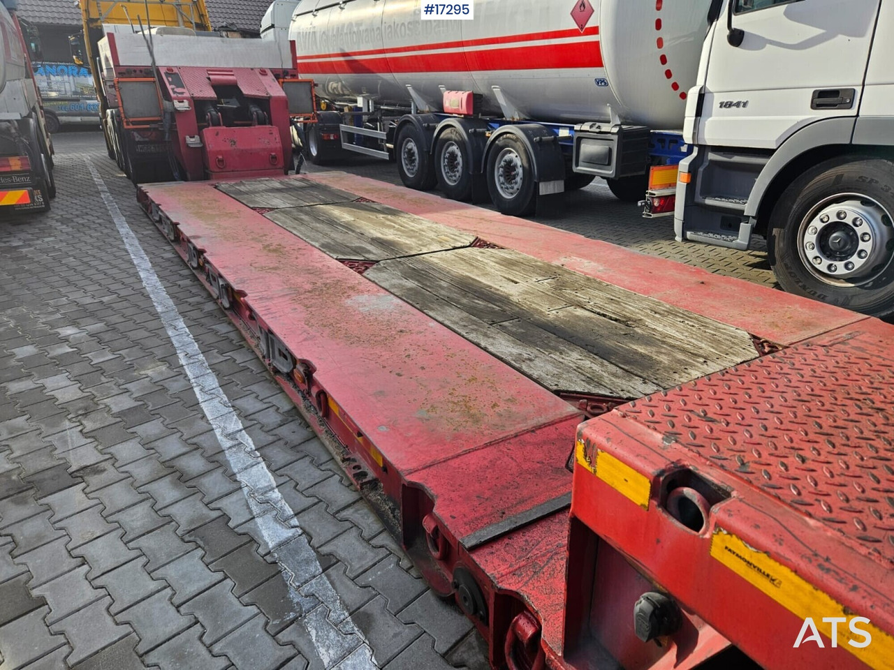 Truck semi-trailer, low-bed FAYMONVILLE MEGAMAX (2017) - Низькорамна платформа напівпричіп: фото 2 Truck semi-trailer, low-bed FAYMONVILLE MEGAMAX (2017) - Низькорамна платформа напівпричіп: фото 2