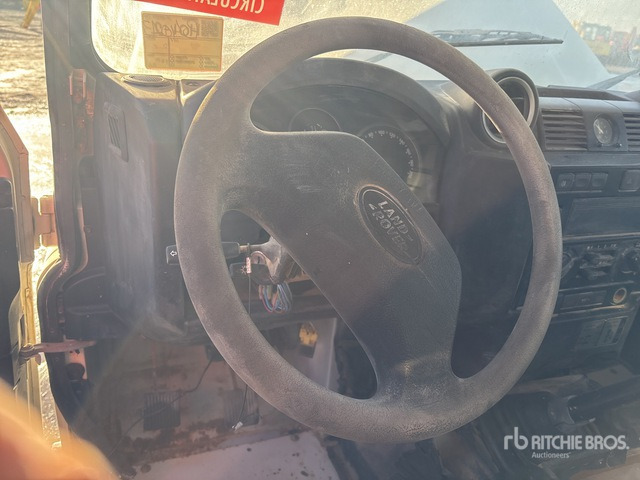 2010 Land Rover Defender (Inoperable) SUV - Позашляховик: фото 5 2010 Land Rover Defender (Inoperable) SUV - Позашляховик: фото 5