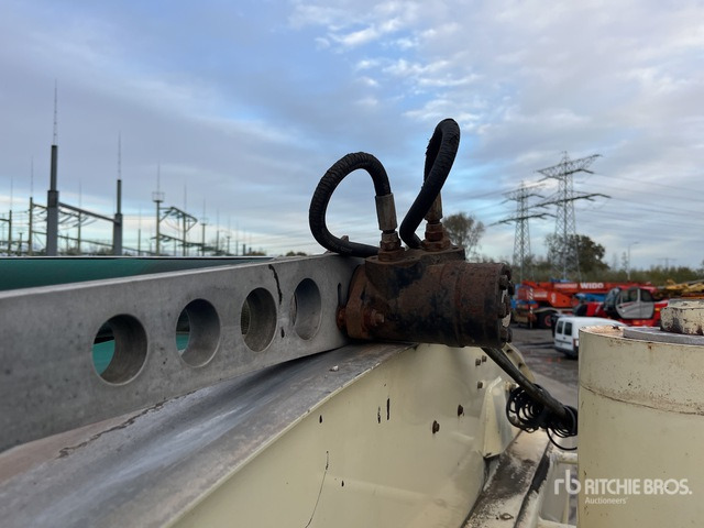 2010 Volvo FM420 8x4 Sleeper Tri/A Dump Truck - Самоскид вантажівка: фото 4 2010 Volvo FM420 8x4 Sleeper Tri/A Dump Truck - Самоскид вантажівка: фото 4