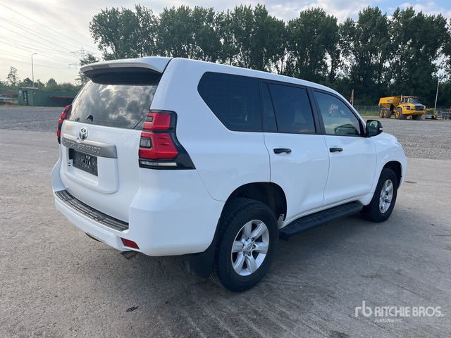 Toyota Land Cruiser SUV - Позашляховик: фото 3 Toyota Land Cruiser SUV - Позашляховик: фото 3