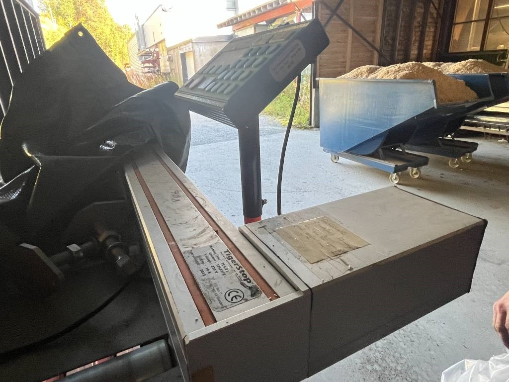 Annet GRAULE QNF Crosscut saw with TigerStop TS 4.8 L Au - Верстат: фото 2 Annet GRAULE QNF Crosscut saw with TigerStop TS 4.8 L Au - Верстат: фото 2