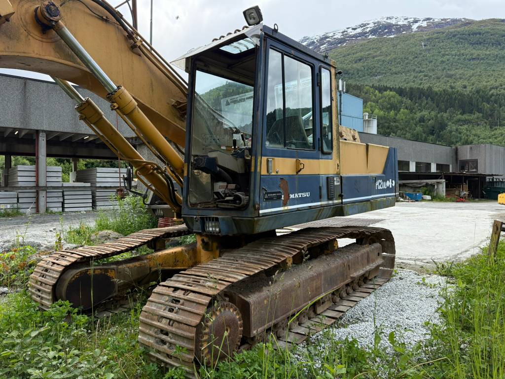 Komatsu PC 200-3 - Гусеничний екскаватор: фото 1 Komatsu PC 200-3 - Гусеничний екскаватор: фото 1