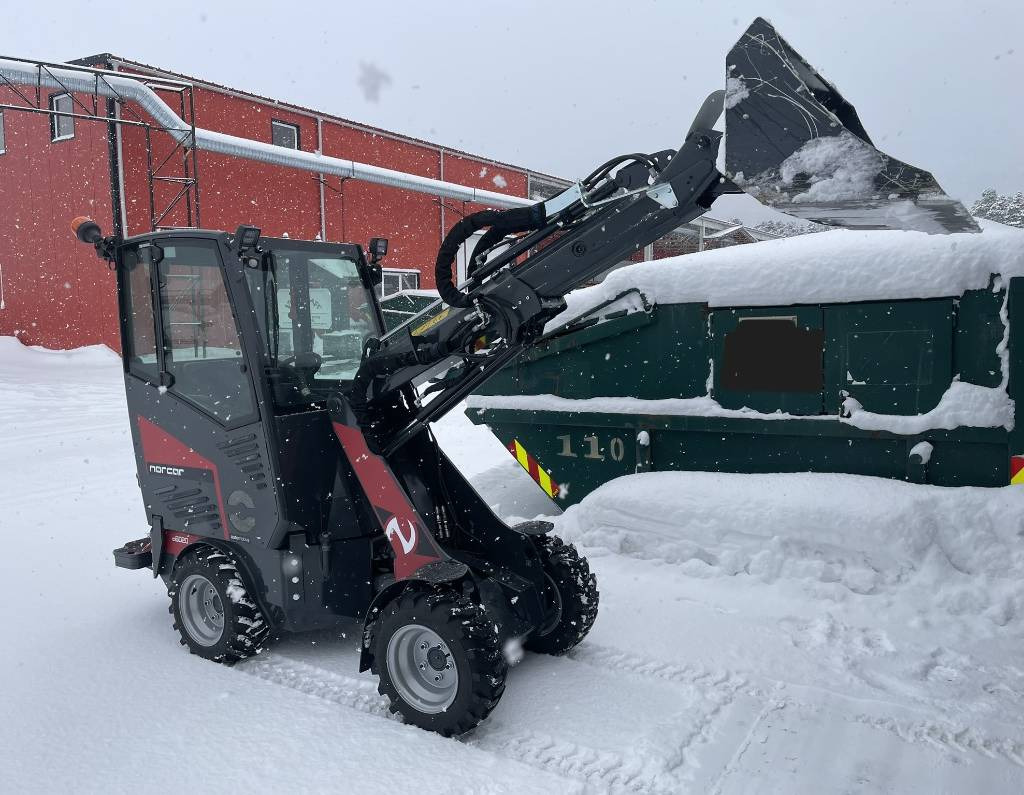 Norcar a6020 + redskaper/ attachments - Компактний фронтальний навантажувач: фото 1 Norcar a6020 + redskaper/ attachments - Компактний фронтальний навантажувач: фото 1