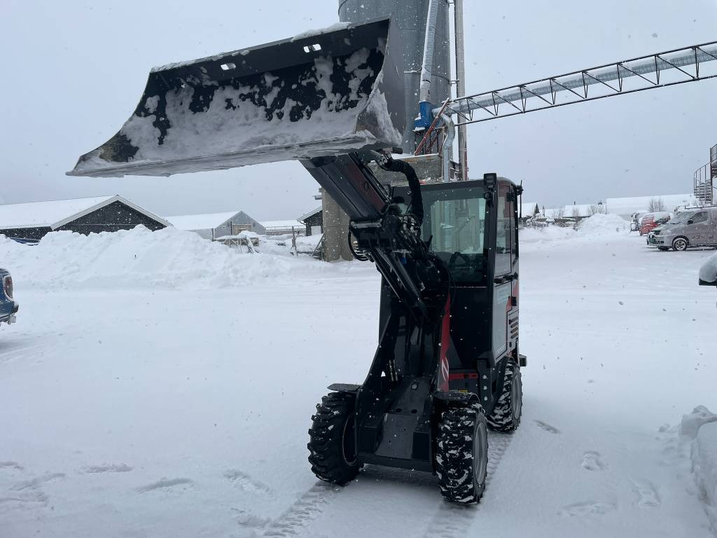 Norcar a6020 + redskaper/ attachments - Компактний фронтальний навантажувач: фото 2 Norcar a6020 + redskaper/ attachments - Компактний фронтальний навантажувач: фото 2
