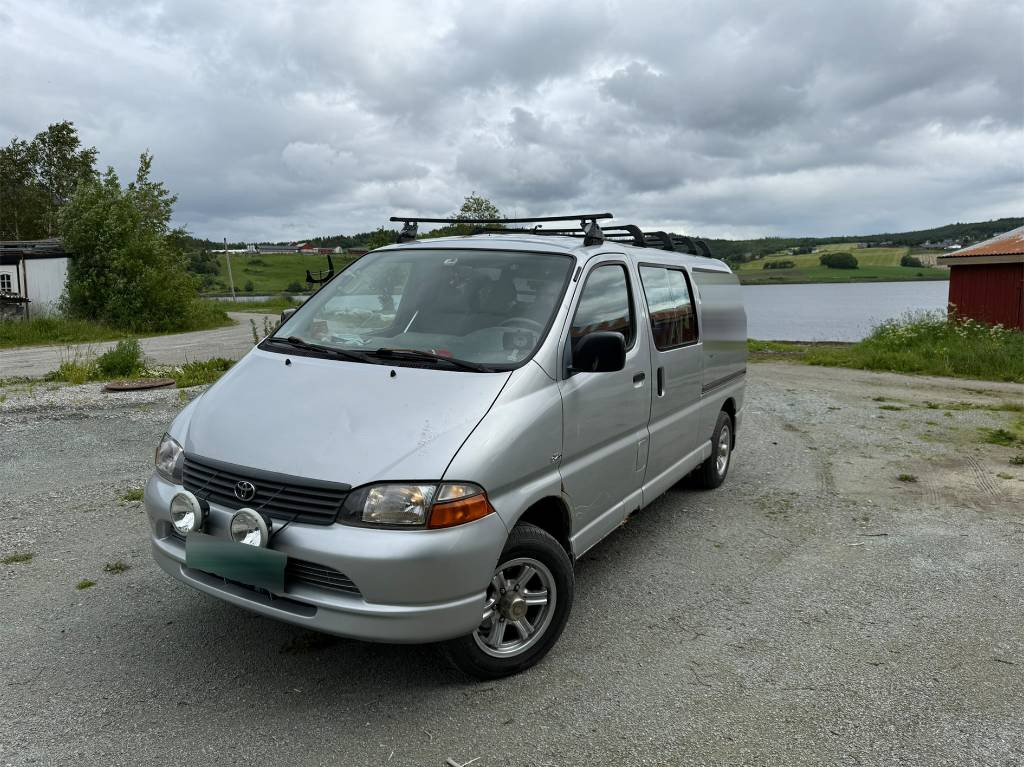 Toyota Hiace 4x4 - Суцільнометалевий фургон: фото 1 Toyota Hiace 4x4 - Суцільнометалевий фургон: фото 1