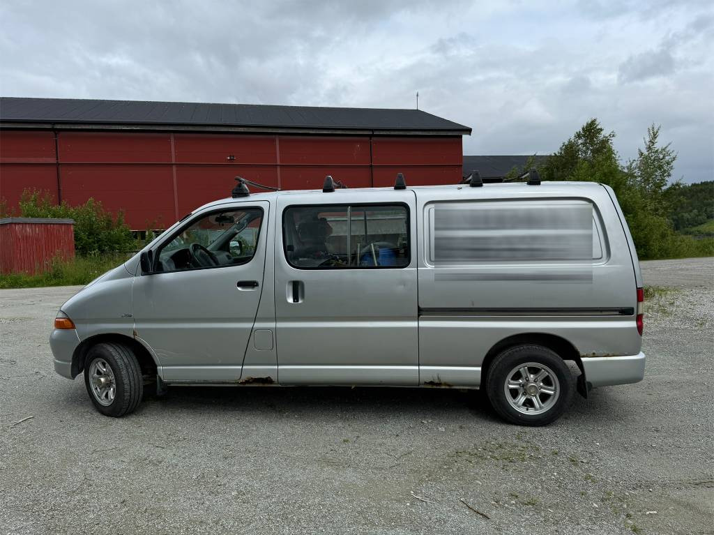 Toyota Hiace 4x4 - Суцільнометалевий фургон: фото 2 Toyota Hiace 4x4 - Суцільнометалевий фургон: фото 2