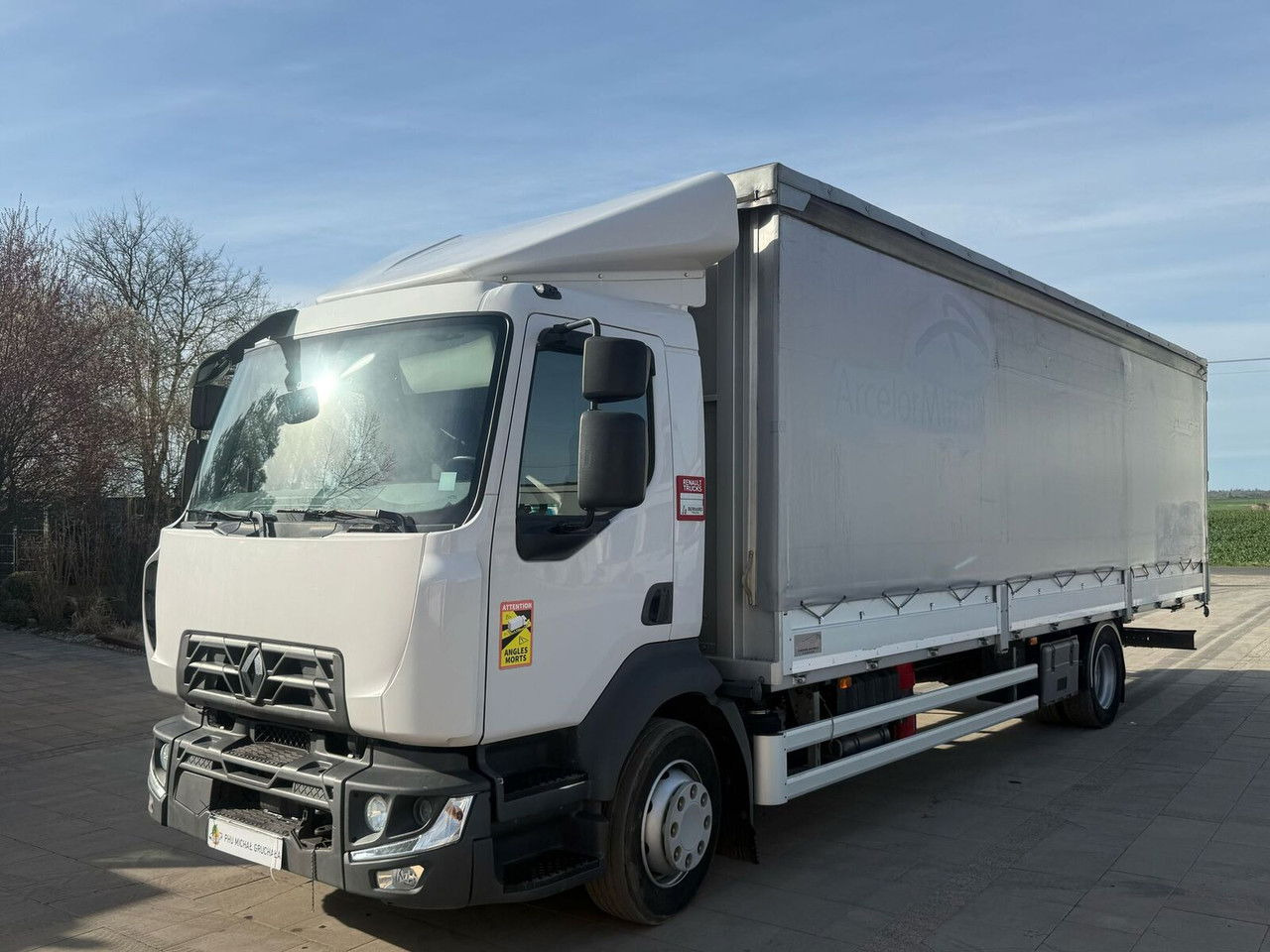Renault D12 - Тентована вантажівка: фото 3 Renault D12 - Тентована вантажівка: фото 3
