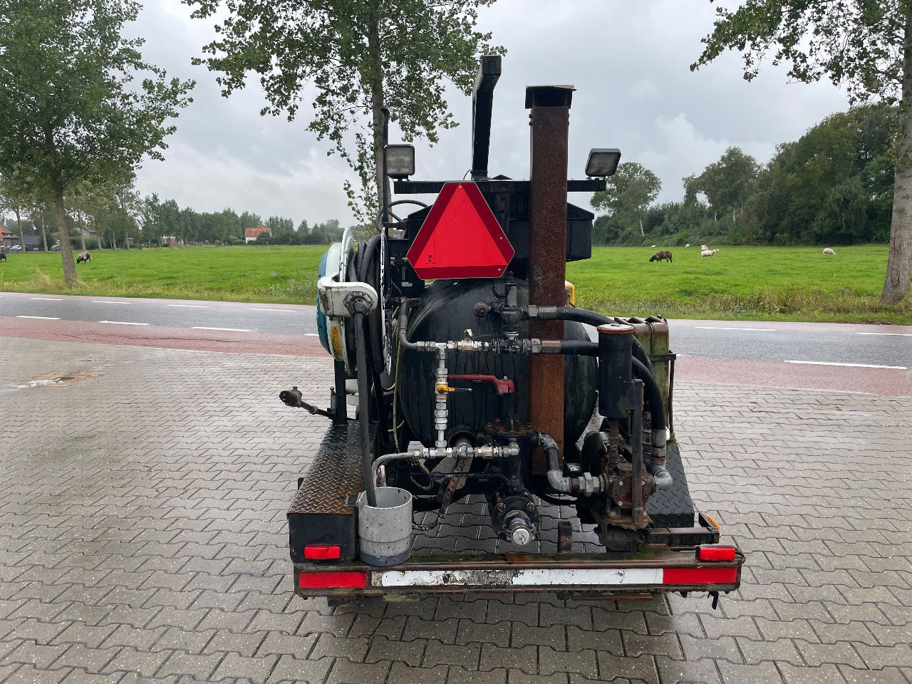 Burtec TSH 500 bitumen sprayer - Асфальтоукладальна машина: фото 3 Burtec TSH 500 bitumen sprayer - Асфальтоукладальна машина: фото 3