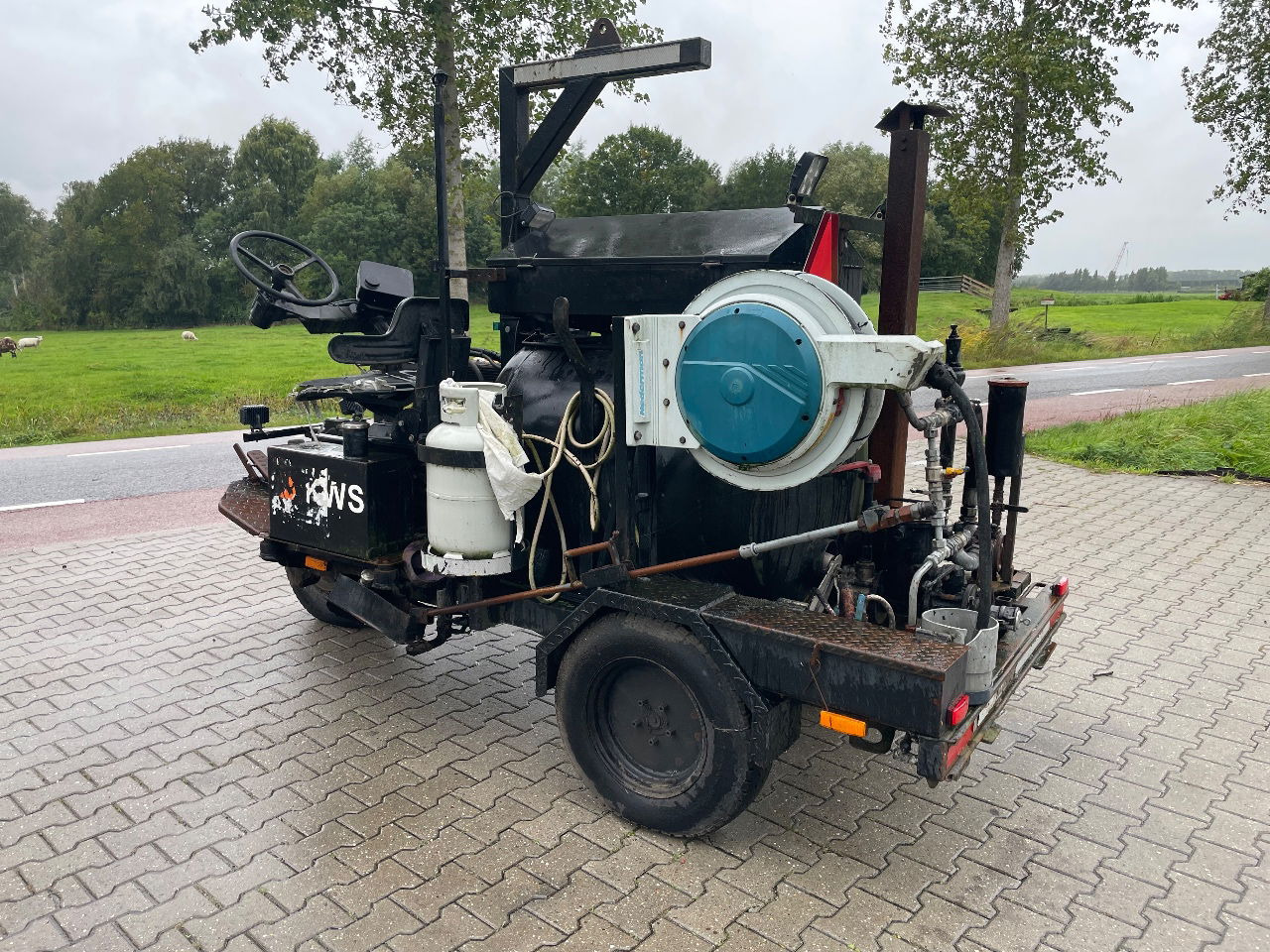 Burtec TSH 500 bitumen sprayer - Асфальтоукладальна машина: фото 2 Burtec TSH 500 bitumen sprayer - Асфальтоукладальна машина: фото 2