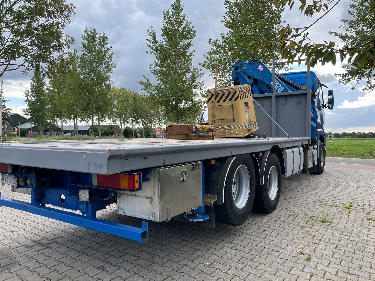 Volvo FH 16 FH16 420 with HMF 2820 crane with jib and front stamps Very Good Condition - Вантажівка з маніпулятором: фото 5 Volvo FH 16 FH16 420 with HMF 2820 crane with jib and front stamps Very Good Condition - Вантажівка з маніпулятором: фото 5