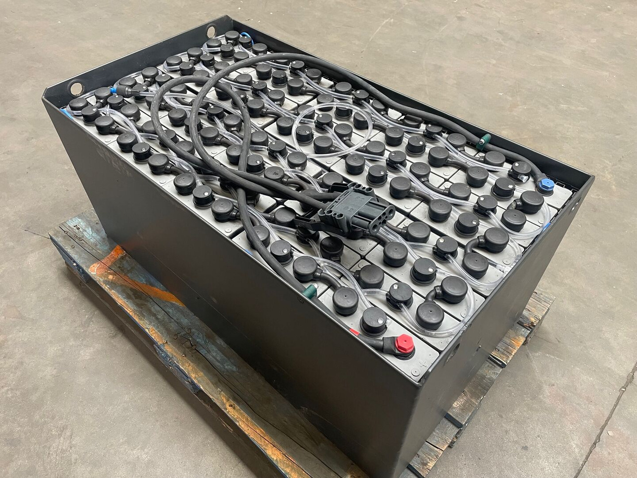 80 Volt I 3 EPzS 240 - Аккумулятор в категорії Вантажно-розвантажувальна техніка: фото 1 80 Volt I 3 EPzS 240 - Аккумулятор в категорії Вантажно-розвантажувальна техніка: фото 1