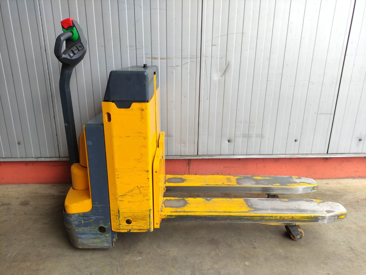 Jungheinrich ELS 18 (Doppelstock) - Штабелер: фото 2 Jungheinrich ELS 18 (Doppelstock) - Штабелер: фото 2