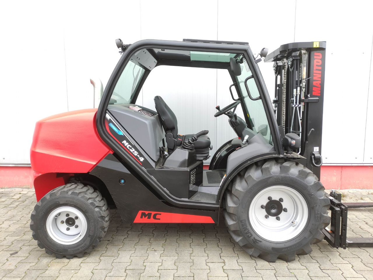 Manitou MC25-4 DK ST5 S1 (NEU) - Навантажувач підвищеної прохідності: фото 2 Manitou MC25-4 DK ST5 S1 (NEU) - Навантажувач підвищеної прохідності: фото 2