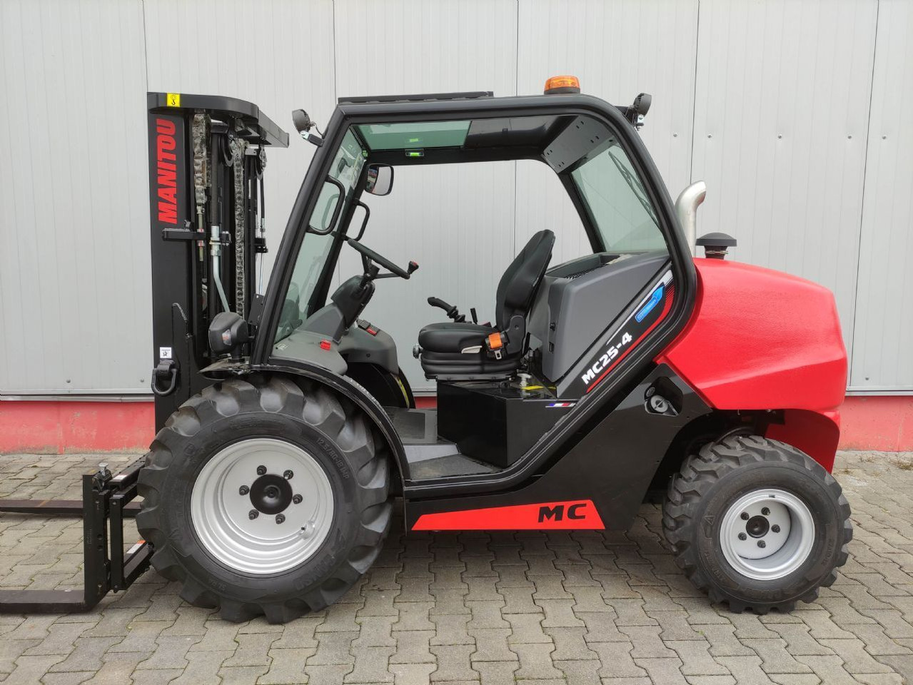 Manitou MC25-4 DK ST5 S1 (NEU) - Навантажувач підвищеної прохідності: фото 1 Manitou MC25-4 DK ST5 S1 (NEU) - Навантажувач підвищеної прохідності: фото 1