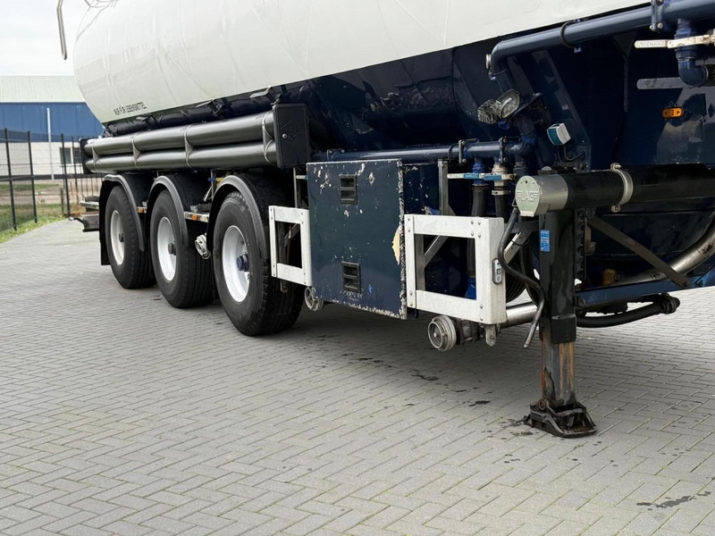 Feldbinder EUT 59.3 59.3 KUUB, 4 VAKKEN, DRIE KEER TIEN TONS ASSEN, STUURAS. - Напівпричіп цистерна: фото 2 Feldbinder EUT 59.3 59.3 KUUB, 4 VAKKEN, DRIE KEER TIEN TONS ASSEN, STUURAS. - Напівпричіп цистерна: фото 2