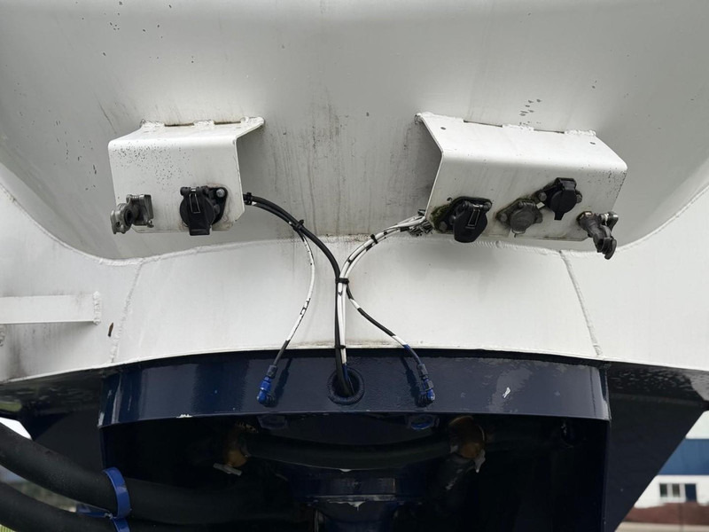 Feldbinder EUT 59.3 59.3 KUUB, 4 VAKKEN, DRIE KEER TIEN TONS ASSEN, STUURAS. - Напівпричіп цистерна: фото 5 Feldbinder EUT 59.3 59.3 KUUB, 4 VAKKEN, DRIE KEER TIEN TONS ASSEN, STUURAS. - Напівпричіп цистерна: фото 5