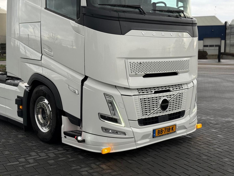 Volvo FH 13.460XL NEW, FULL AIR, ALCOA, HYDRAULIC, XL, SHOW, FULL. - Тягач: фото 4 Volvo FH 13.460XL NEW, FULL AIR, ALCOA, HYDRAULIC, XL, SHOW, FULL. - Тягач: фото 4