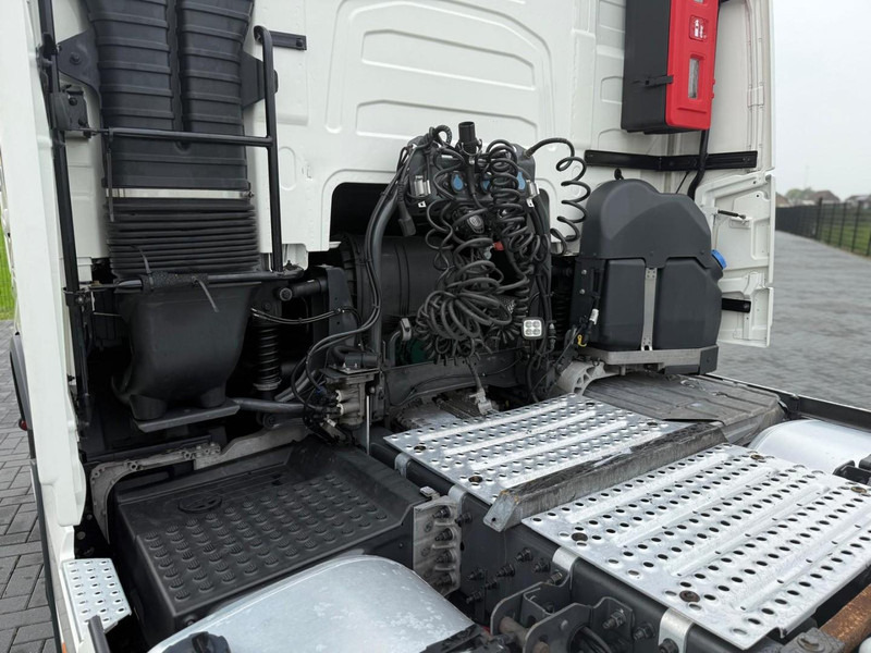 Тягач Volvo FH 13.460XL Turbocompound, leer, vollucht, 2 tanks, dubbel glas, vol spoiler.: фото 9 Тягач Volvo FH 13.460XL Turbocompound, leer, vollucht, 2 tanks, dubbel glas, vol spoiler.: фото 9