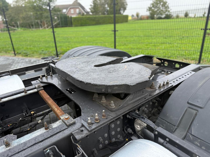 Тягач Volvo FH 13.460XL Turbocompound, leer, vollucht, 2 tanks, dubbel glas, vol spoiler.: фото 8 Тягач Volvo FH 13.460XL Turbocompound, leer, vollucht, 2 tanks, dubbel glas, vol spoiler.: фото 8