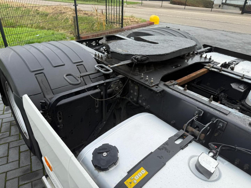 Тягач Volvo FH 13.460XL Turbocompound, leer, vollucht, 2 tanks, dubbel glas, vol spoiler.: фото 15 Тягач Volvo FH 13.460XL Turbocompound, leer, vollucht, 2 tanks, dubbel glas, vol spoiler.: фото 15