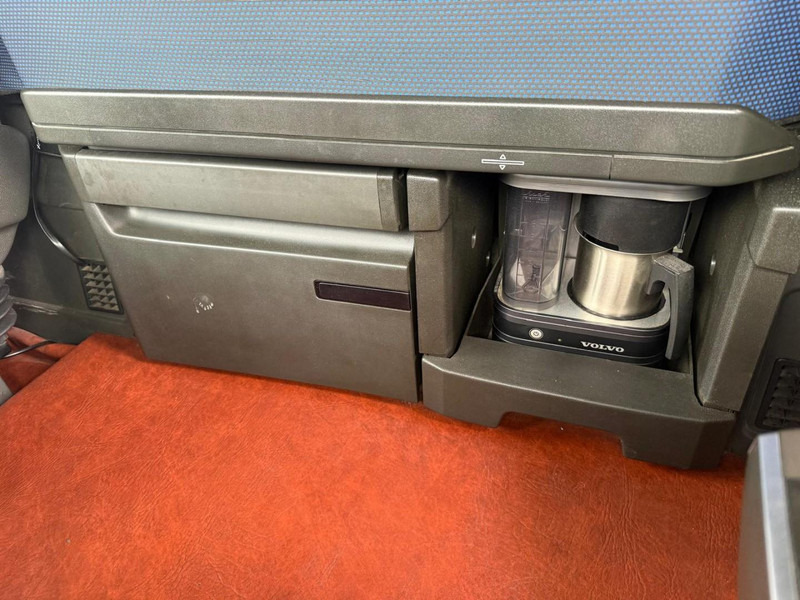 Тягач Volvo FH 13.460XL Turbocompound, leer, vollucht, 2 tanks, dubbel glas, vol spoiler.: фото 20 Тягач Volvo FH 13.460XL Turbocompound, leer, vollucht, 2 tanks, dubbel glas, vol spoiler.: фото 20