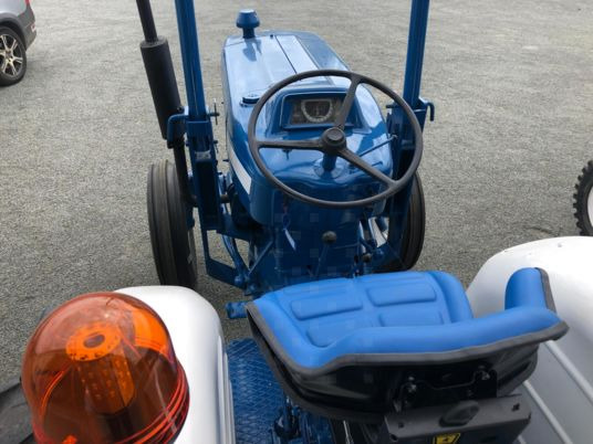 Ford 4100 arceau tracteur à 14 000 € sans tva - Трактор: фото 2 Ford 4100 arceau tracteur à 14 000 € sans tva - Трактор: фото 2