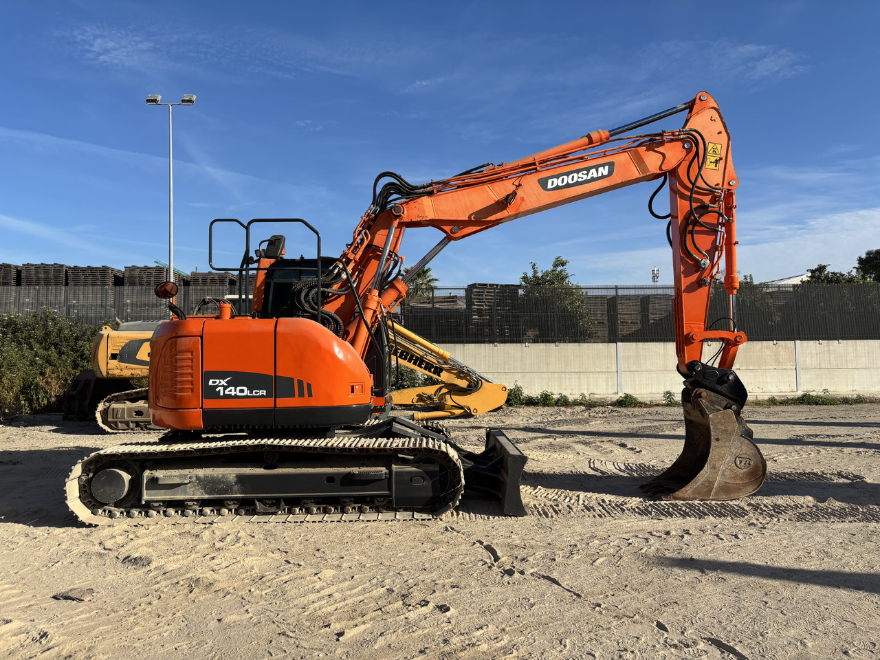 Гусеничний екскаватор DOOSAN DX140-3: фото 6
