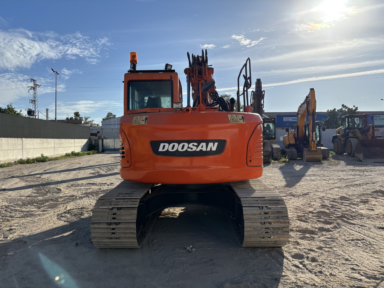 DOOSAN DX140-3 - Гусеничний екскаватор: фото 4 DOOSAN DX140-3 - Гусеничний екскаватор: фото 4