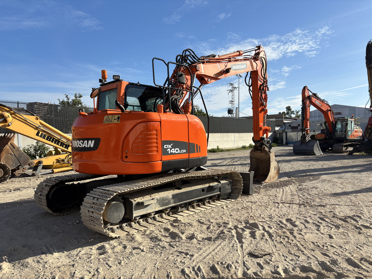 DOOSAN DX140-3 - Гусеничний екскаватор: фото 5 DOOSAN DX140-3 - Гусеничний екскаватор: фото 5