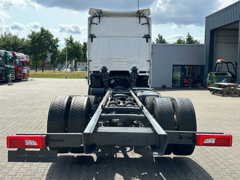 Scania R660 V8 6x4 Chassis with Lift-Axle / Retarder / 445 Tkm / Wb 4.75 / Full Air! - Вантажівка шасі: фото 4 Scania R660 V8 6x4 Chassis with Lift-Axle / Retarder / 445 Tkm / Wb 4.75 / Full Air! - Вантажівка шасі: фото 4