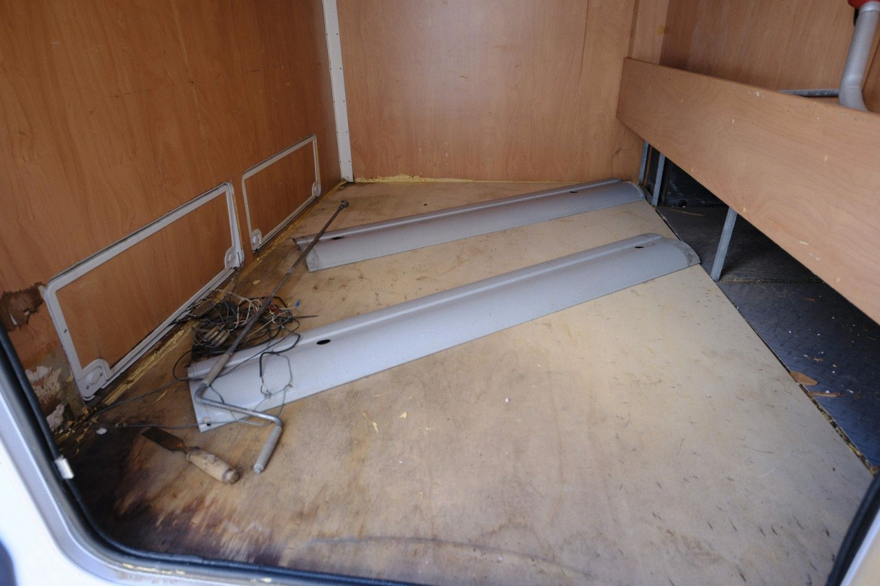 Bürstner A 747-2/Festbett+Garage/Klima/Markise/dop.Boden Bürstner A 747-2/Festbett+Garage/Klima/Markise/dop.Boden - Альковний автобудинок: фото 5 Bürstner A 747-2/Festbett+Garage/Klima/Markise/dop.Boden Bürstner A 747-2/Festbett+Garage/Klima/Markise/dop.Boden - Альковний автобудинок: фото 5