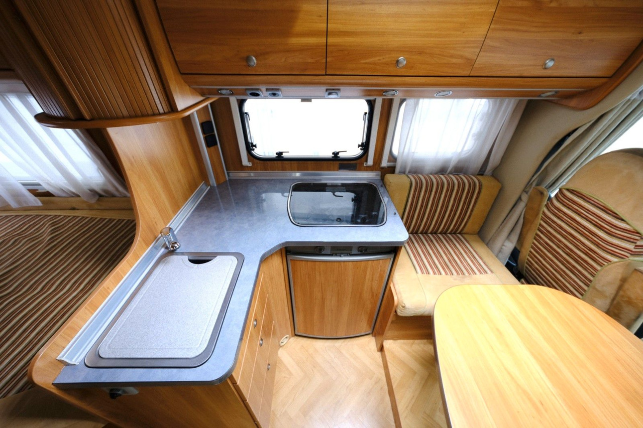 Напівінтегрований автобудинок Bürstner T 580 Marano/Festbett/Solar/Markise/nur 5,99 m: фото 16