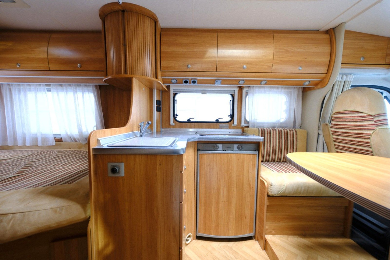 Напівінтегрований автобудинок Bürstner T 580 Marano/Festbett/Solar/Markise/nur 5,99 m: фото 17