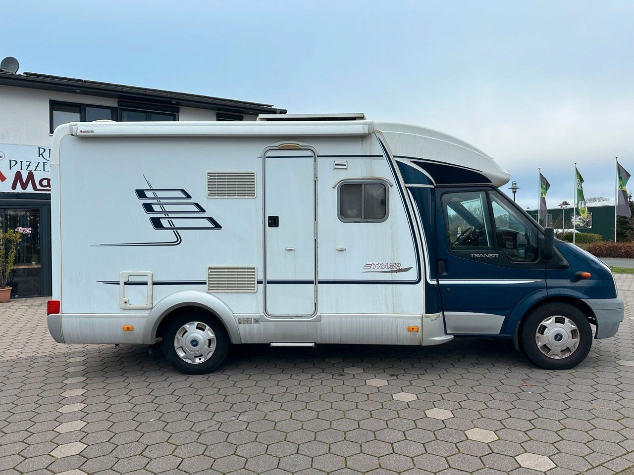 HYMER / ERIBA / HYMERCAR TRAMP T 572 CL/Festbett/Klima/Markise HYMER / ERIBA / HYMERCAR TRAMP T 572 CL/Festbett/Klima/Markise - Напівінтегрований автобудинок: фото 3 HYMER / ERIBA / HYMERCAR TRAMP T 572 CL/Festbett/Klima/Markise HYMER / ERIBA / HYMERCAR TRAMP T 572 CL/Festbett/Klima/Markise - Напівінтегрований автобудинок: фото 3