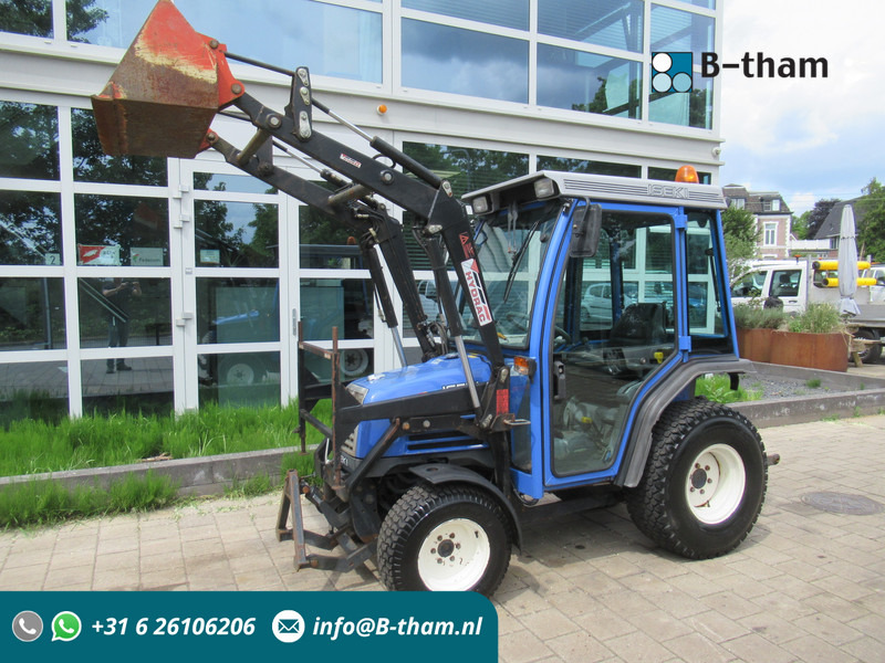 Iseki TF321H 4x4 + Cabine + Voorlader + Fronthef - Трактор: фото 1 Iseki TF321H 4x4 + Cabine + Voorlader + Fronthef - Трактор: фото 1