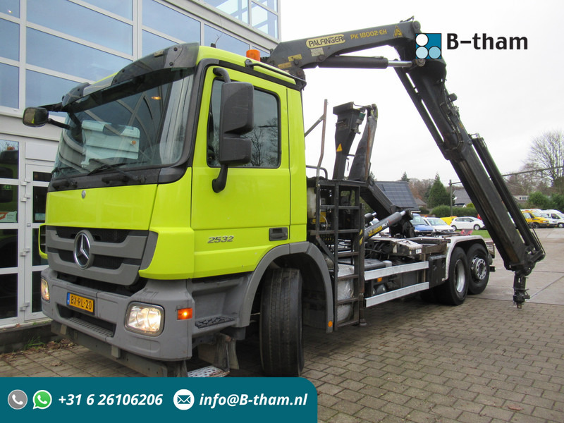 Mercedes-Benz ACTROS 2532 6x2 Palift T20 + Palfinger PK18002-EH Haak - Kraan - Гаковий мультиліфт вантажівка, Вантажівка з маніпулятором: фото 1 Mercedes-Benz ACTROS 2532 6x2 Palift T20 + Palfinger PK18002-EH Haak - Kraan - Гаковий мультиліфт вантажівка, Вантажівка з маніпулятором: фото 1