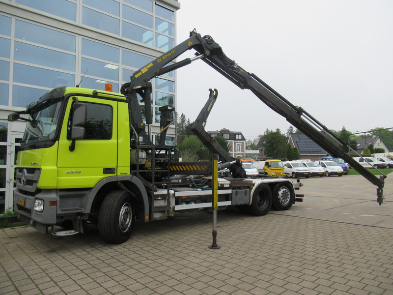 Mercedes-Benz Actros 2532 LTNLA 6X2 Hooklift + Crane, Haak - Kraan - Гаковий мультиліфт вантажівка, Вантажівка з маніпулятором: фото 2 Mercedes-Benz Actros 2532 LTNLA 6X2 Hooklift + Crane, Haak - Kraan - Гаковий мультиліфт вантажівка, Вантажівка з маніпулятором: фото 2