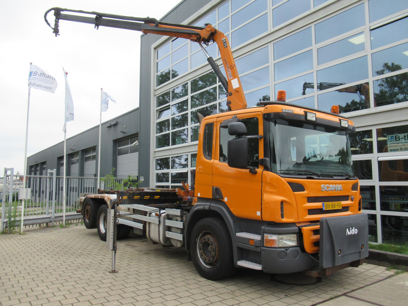 Scania P 320 B 6x2*4 + HMF 835 + HYVA Haakarm - Гаковий мультиліфт вантажівка, Вантажівка з маніпулятором: фото 2 Scania P 320 B 6x2*4 + HMF 835 + HYVA Haakarm - Гаковий мультиліфт вантажівка, Вантажівка з маніпулятором: фото 2