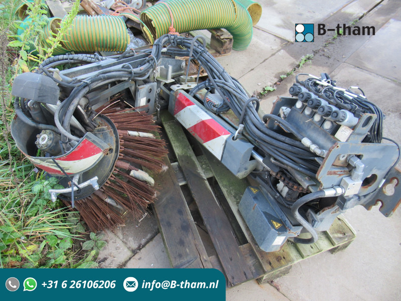 Schmidt CleanGo 3e Borstel arm - Підмітально-прибиральна машина: фото 1 Schmidt CleanGo 3e Borstel arm - Підмітально-прибиральна машина: фото 1