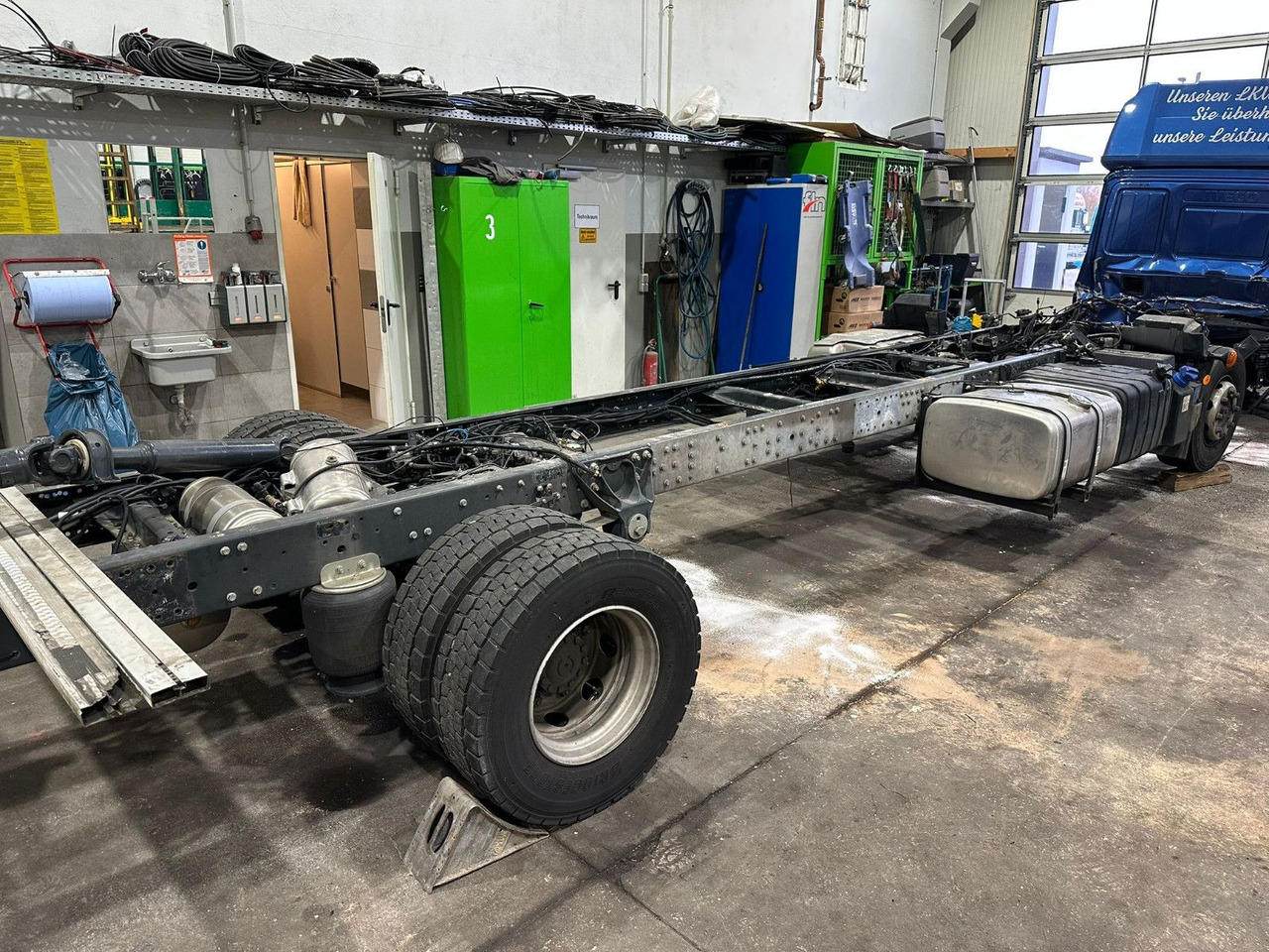 Iveco 110EL25 Unfallchassis ohne Motor/Getriebe - Вантажівка шасі: фото 1 Iveco 110EL25 Unfallchassis ohne Motor/Getriebe - Вантажівка шасі: фото 1