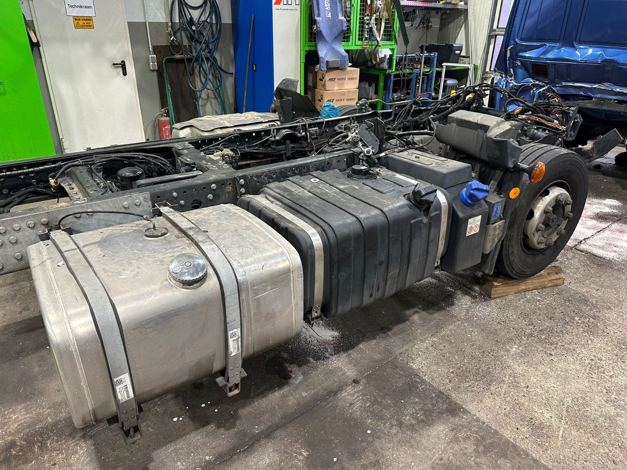 Iveco 110EL25 Unfallchassis ohne Motor/Getriebe - Вантажівка шасі: фото 2 Iveco 110EL25 Unfallchassis ohne Motor/Getriebe - Вантажівка шасі: фото 2