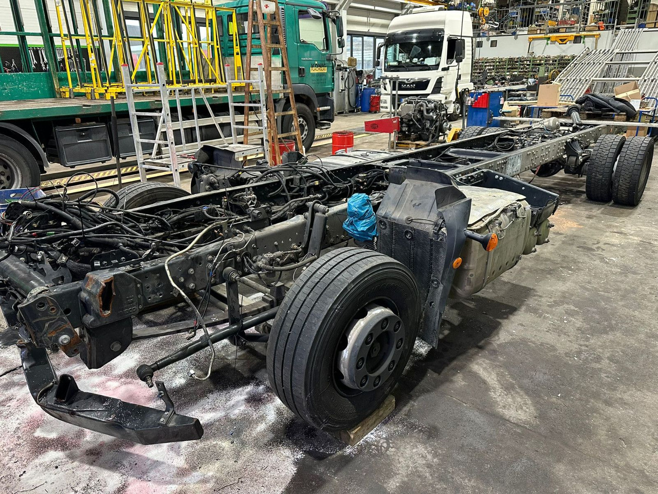 Iveco 110EL25 Unfallchassis ohne Motor/Getriebe - Вантажівка шасі: фото 4 Iveco 110EL25 Unfallchassis ohne Motor/Getriebe - Вантажівка шасі: фото 4