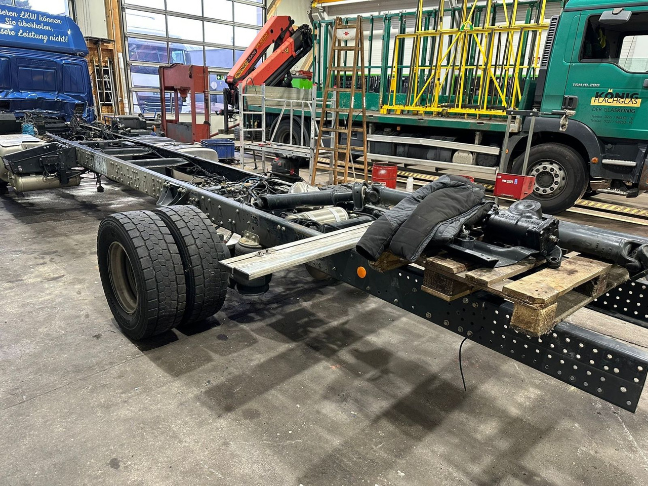 Iveco 110EL25 Unfallchassis ohne Motor/Getriebe - Вантажівка шасі: фото 1 Iveco 110EL25 Unfallchassis ohne Motor/Getriebe - Вантажівка шасі: фото 1