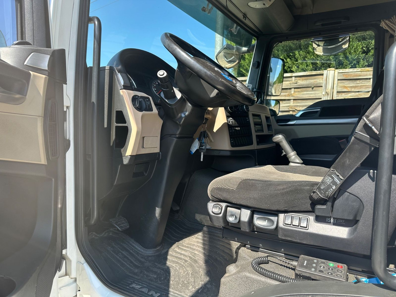 MAN 8.250 TGL*VDI2700*TOP*4-er Zug BFT Anhänger MAN 8.250 TGL*4x L1H1*XLX Kabine*VDI2700*TOP* - Автовоз вантажівка: фото 4 MAN 8.250 TGL*VDI2700*TOP*4-er Zug BFT Anhänger MAN 8.250 TGL*4x L1H1*XLX Kabine*VDI2700*TOP* - Автовоз вантажівка: фото 4