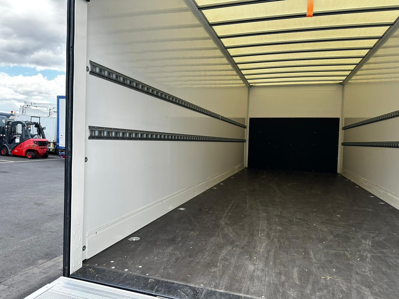 MAN TGL 12.250 /Ladebordwand/Automatik/Ahk - Вантажівка з закритим кузовом: фото 4 MAN TGL 12.250 /Ladebordwand/Automatik/Ahk - Вантажівка з закритим кузовом: фото 4