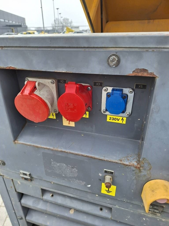 Atlas Copco QAX 40 - Електричний генератор: фото 4 Atlas Copco QAX 40 - Електричний генератор: фото 4